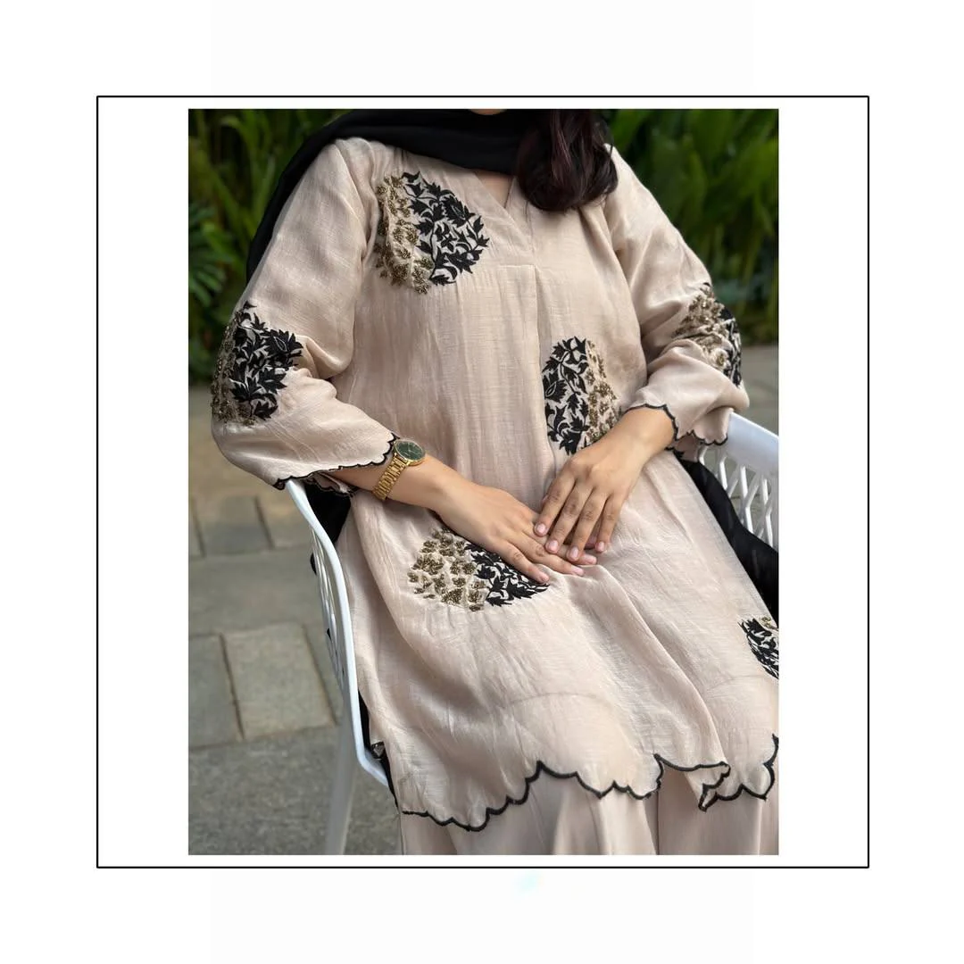 Chic Bohemian Style Outfit for Women - Image 3