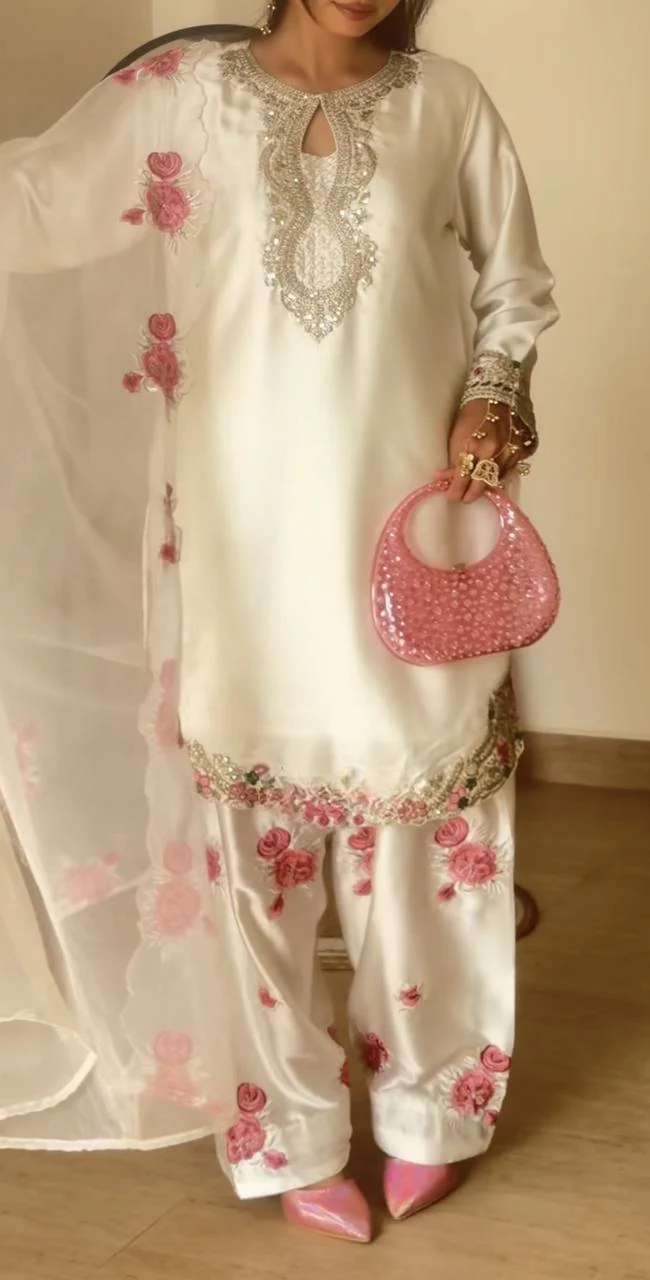 Chic Floral Ensemble for Special Occasions - Image 2