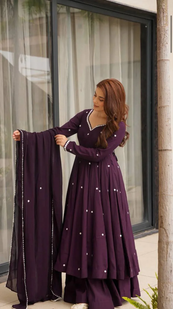 Classic Grace: Elevate Your Wardrobe Instantly - Image 5