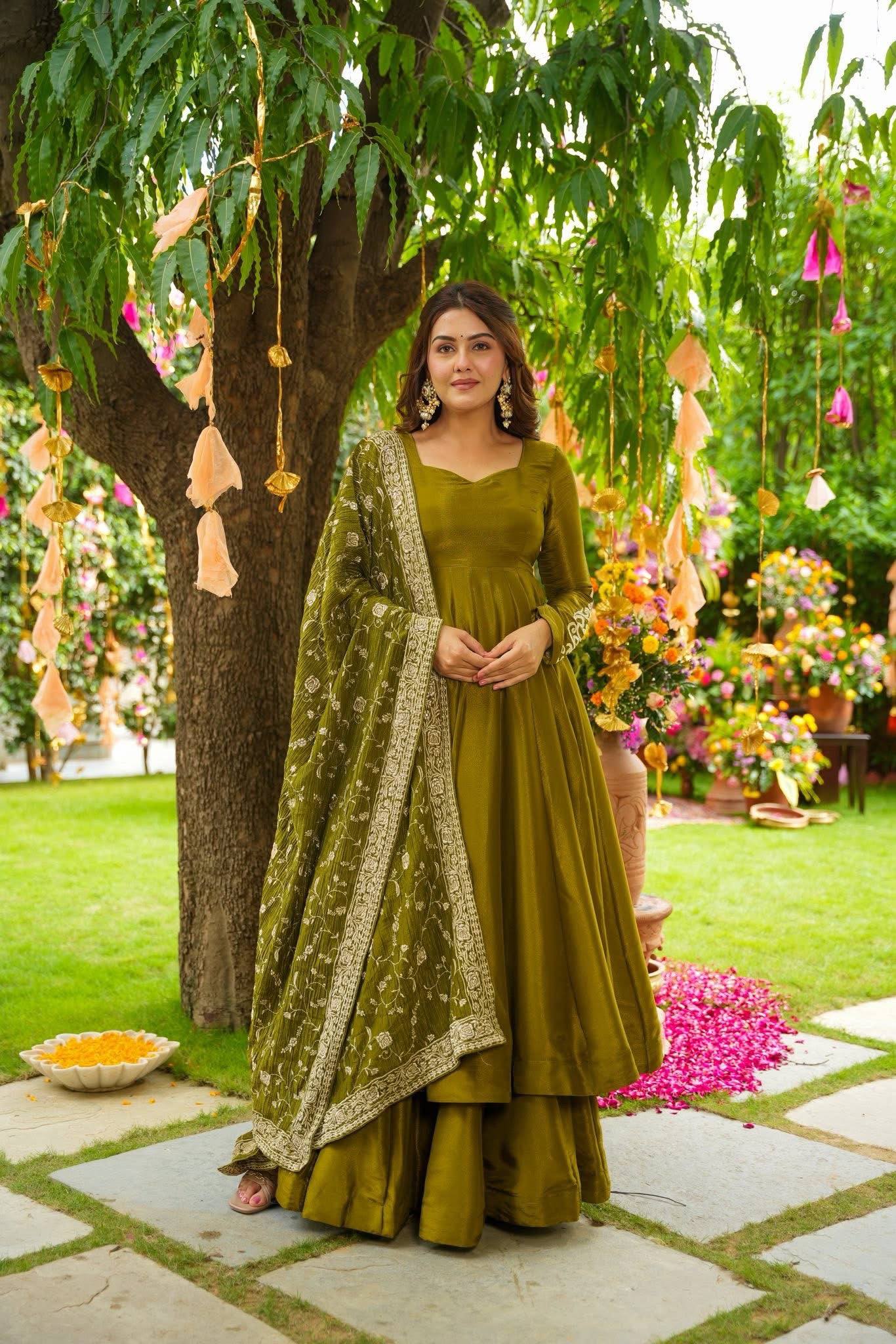 Elegance in Every Shade of Green - Image 2