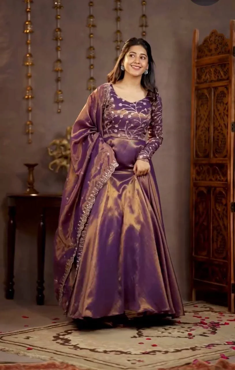 Elegance in Purple: A Regal Ensemble - Image 4