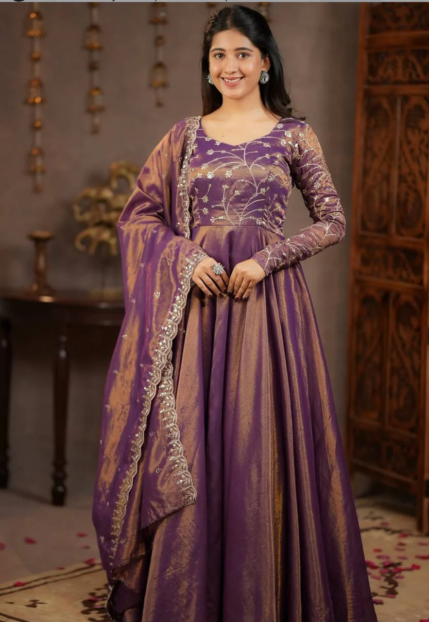 Elegance in Purple: A Regal Ensemble - Image 6