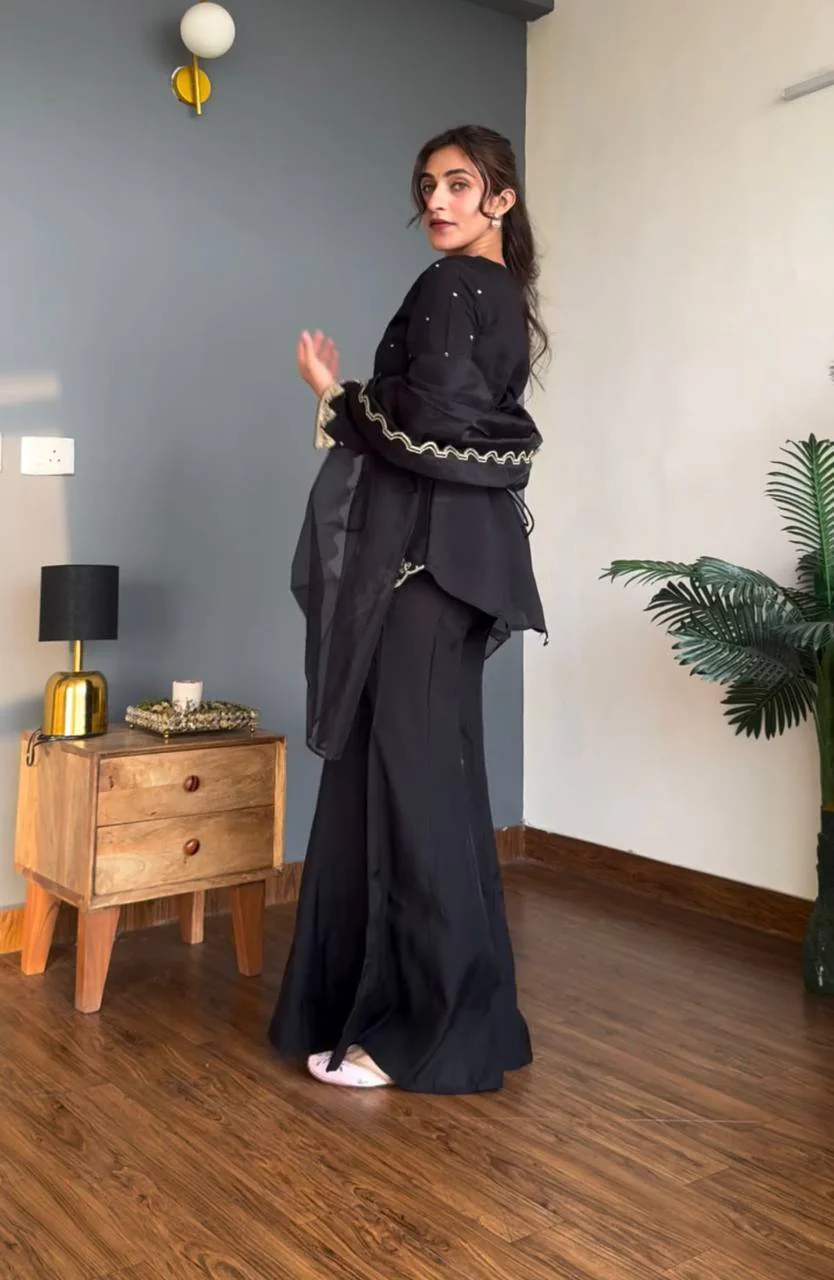 Elegant Black Attire for Every Occasion - Image 10