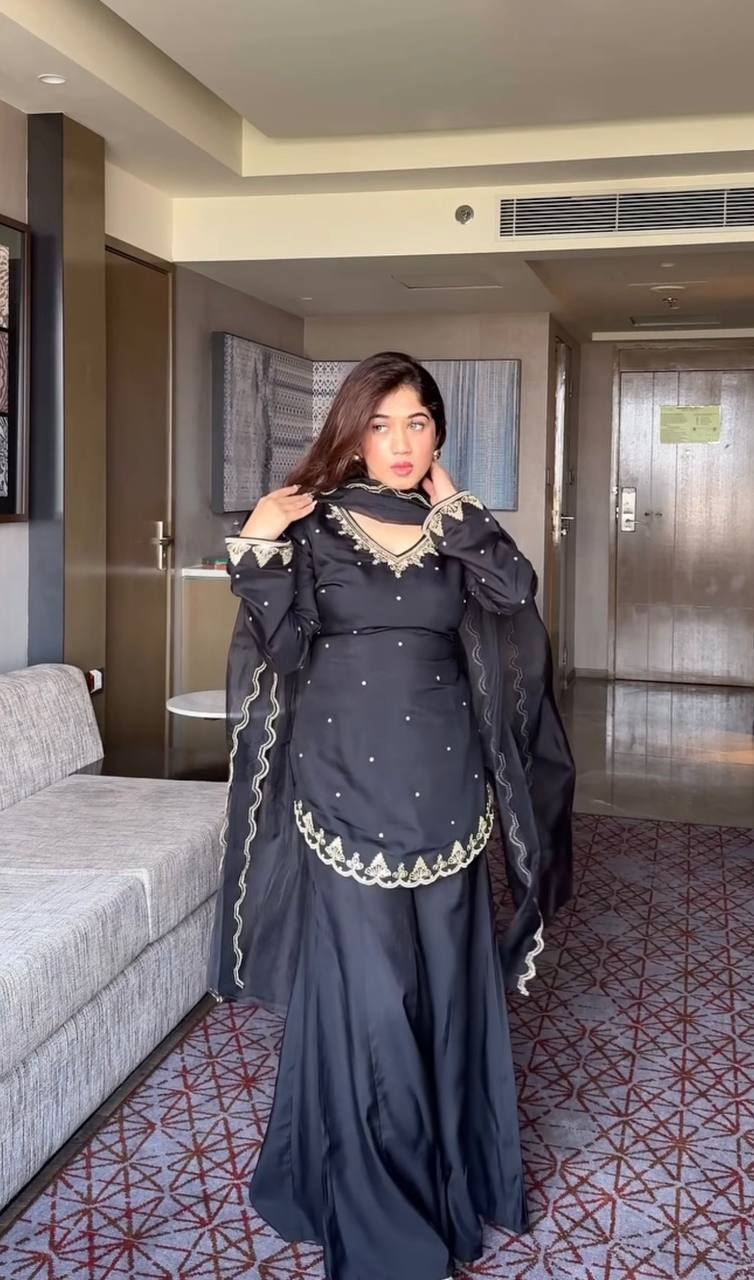 Elegant Black Attire for Every Occasion - Image 5