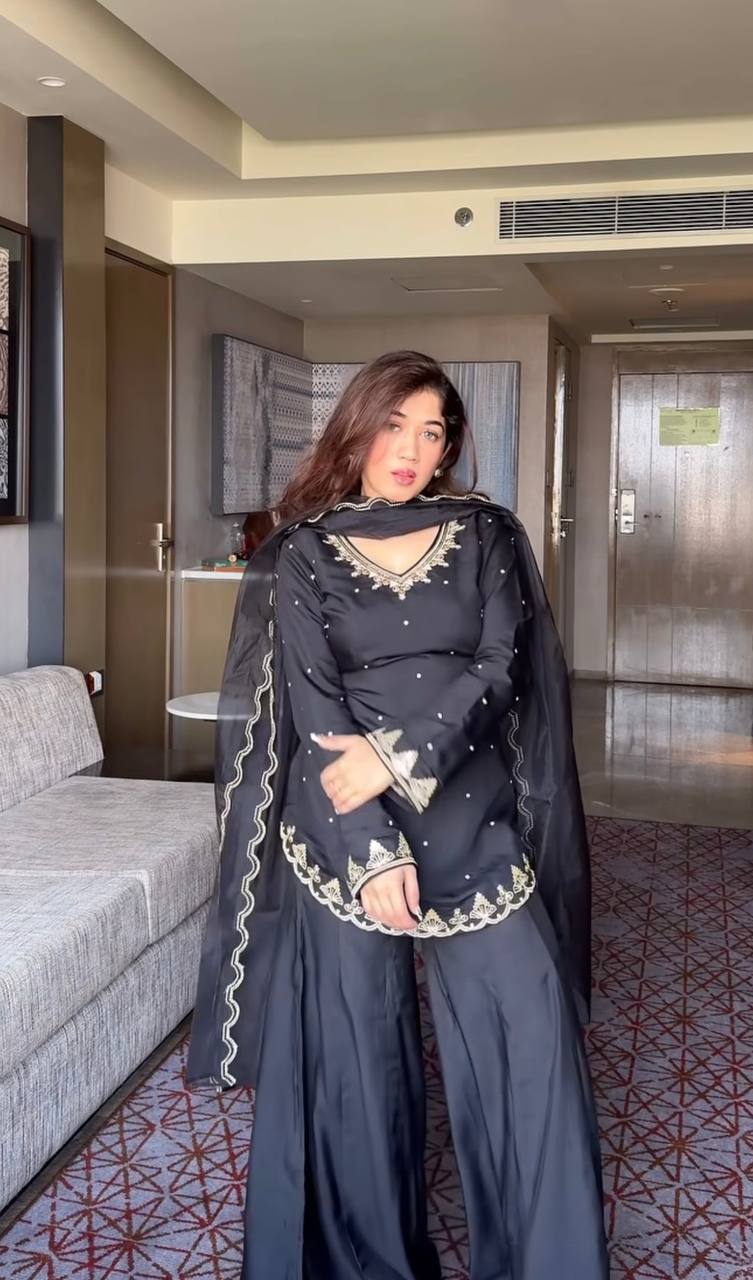 Elegant Black Attire for Every Occasion - Image 6
