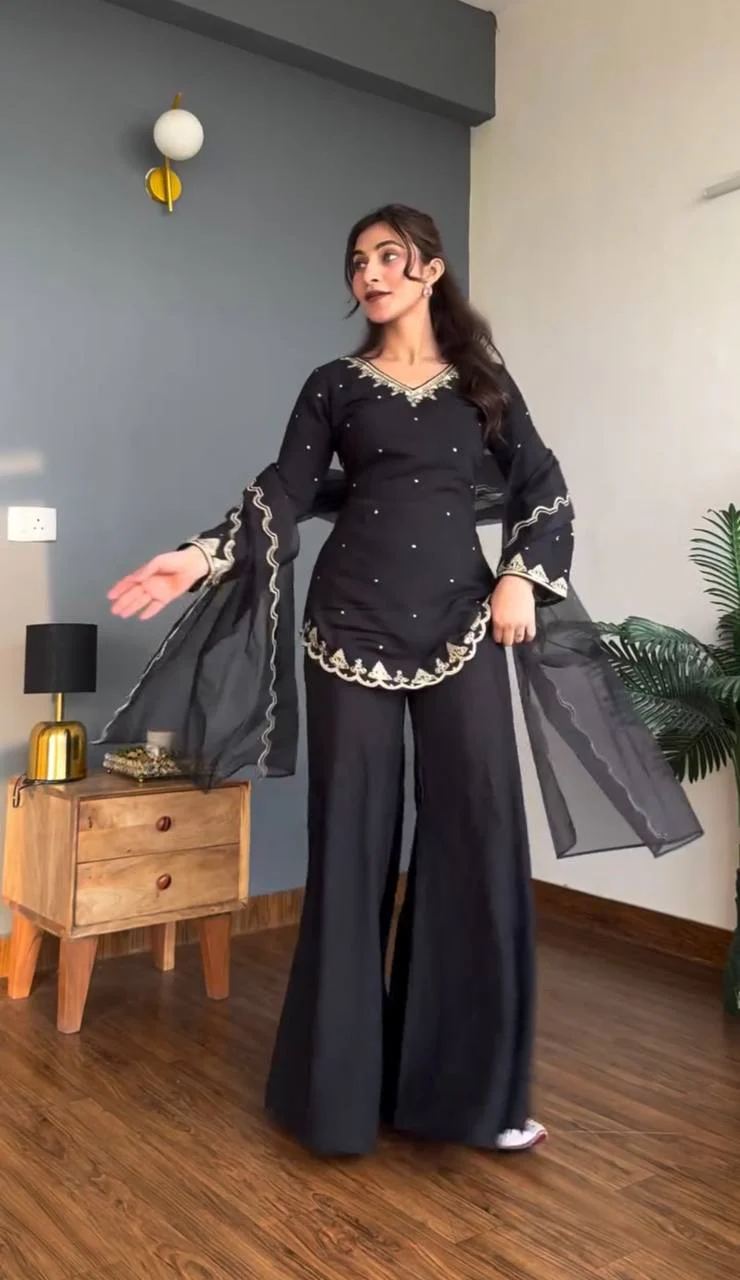 Elegant Black Attire for Every Occasion - Image 7