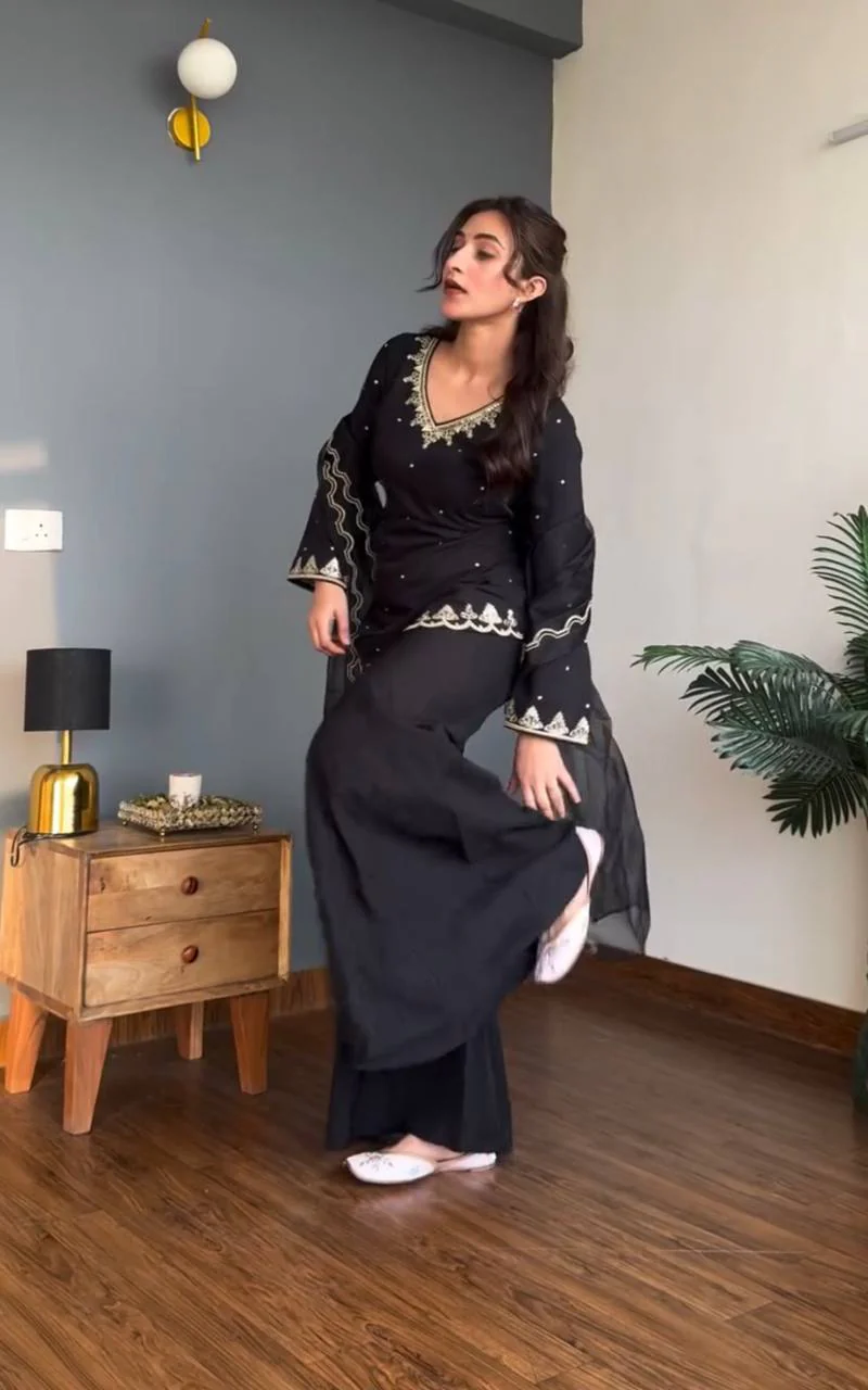Elegant Black Attire for Every Occasion - Image 9