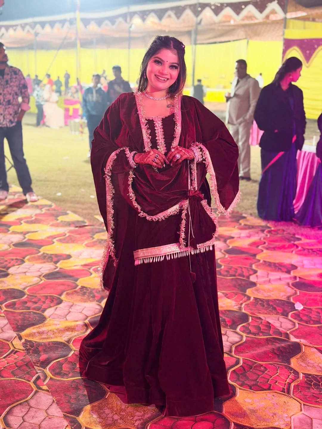 Enchanting Velvet Dress for Special Occasions - Image 2