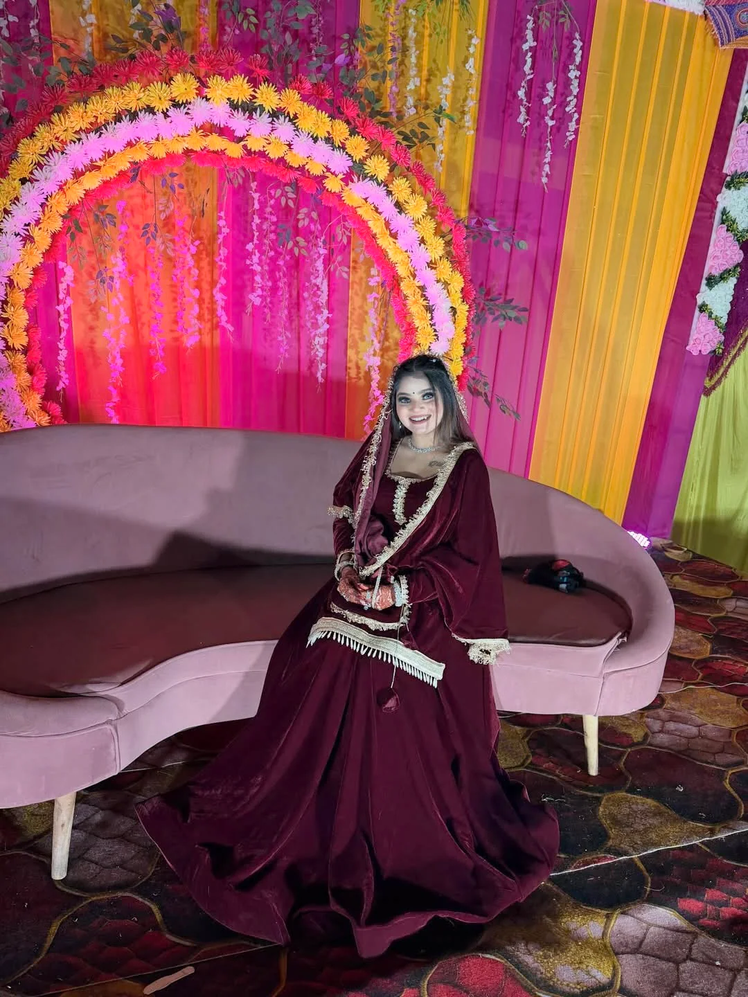 Enchanting Velvet Dress for Special Occasions - Image 3