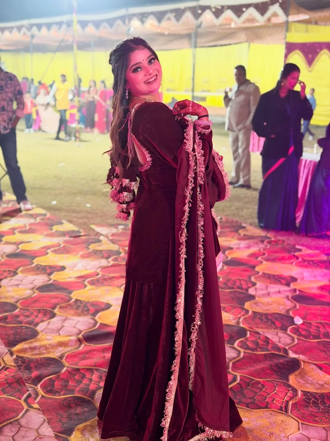 Enchanting Velvet Dress for Special Occasions - Image 4