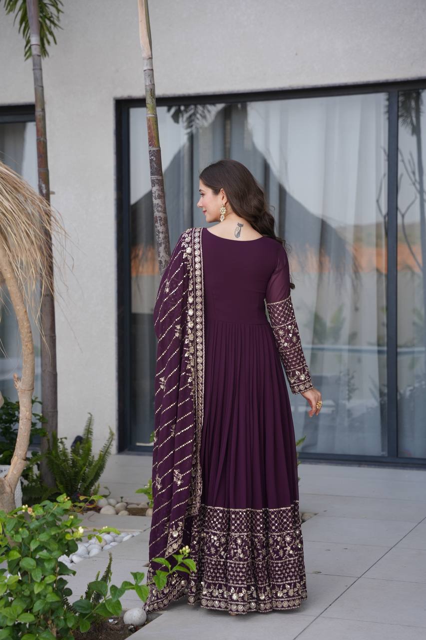 Fashion Meets Tradition in Beautiful Ensembles - Image 6