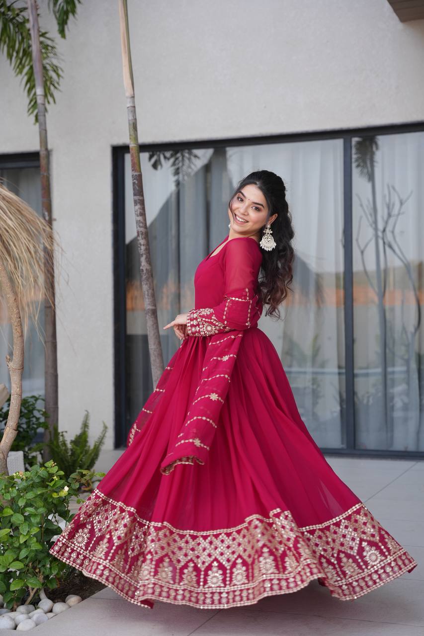 Fashion Meets Tradition in Beautiful Ensembles - Image 8