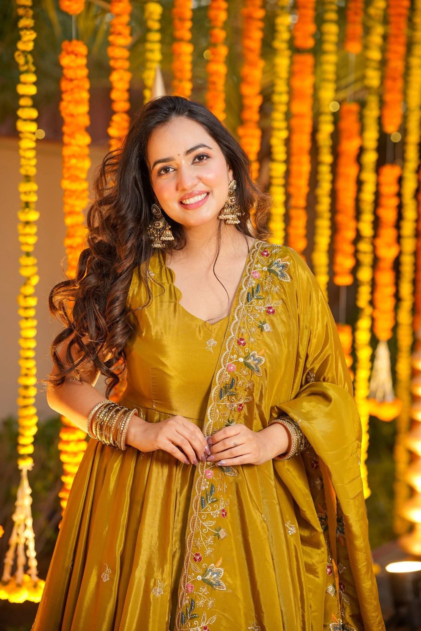 Floral Dreams: A Timeless Ethnic Wear - Image 11
