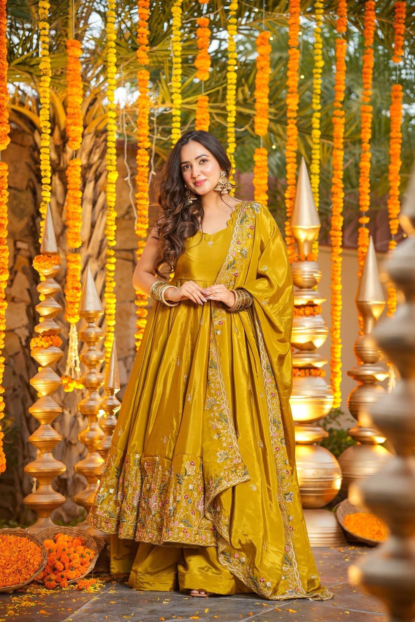 Floral Dreams: A Timeless Ethnic Wear - Image 12
