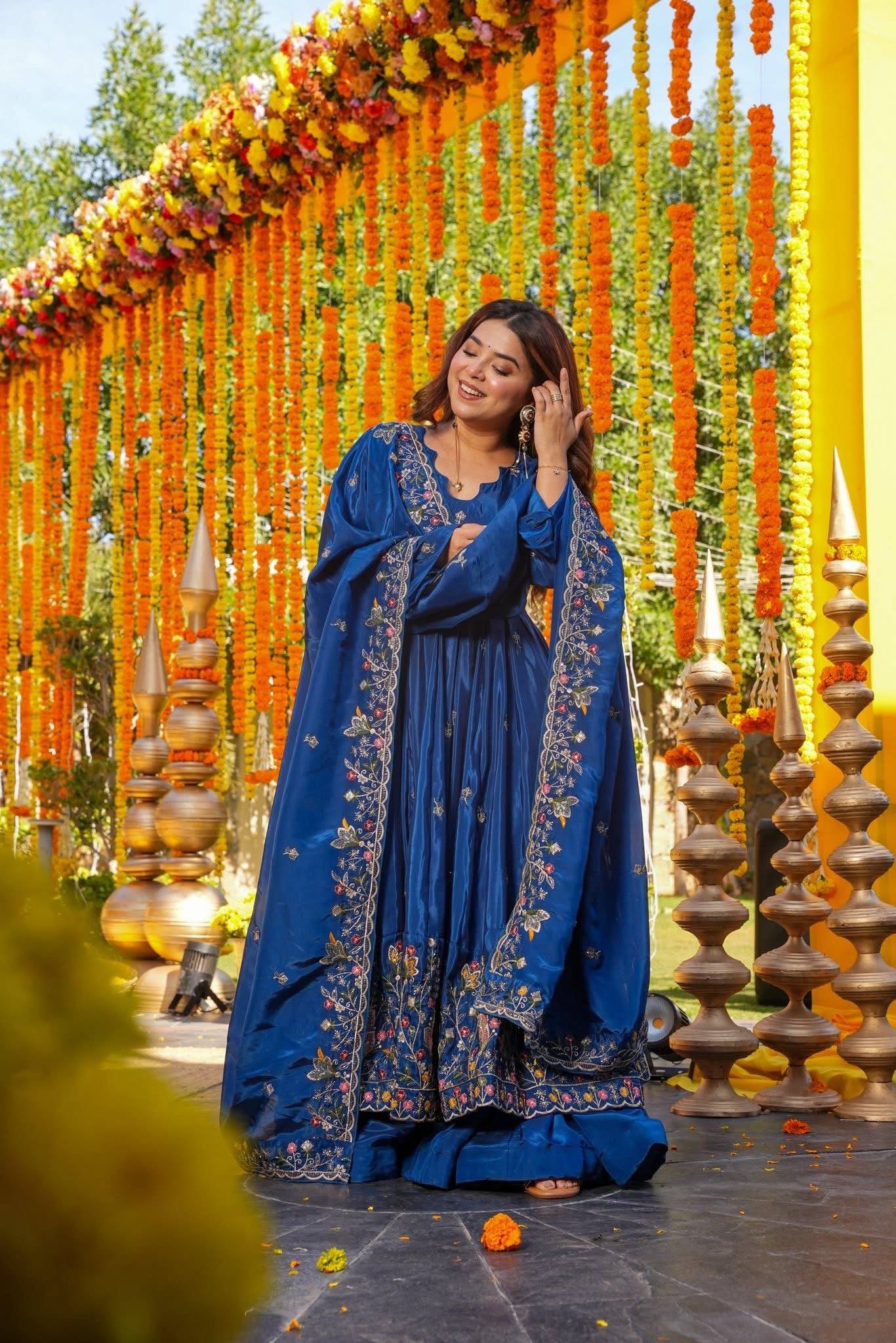 Floral Dreams: A Timeless Ethnic Wear - Image 2