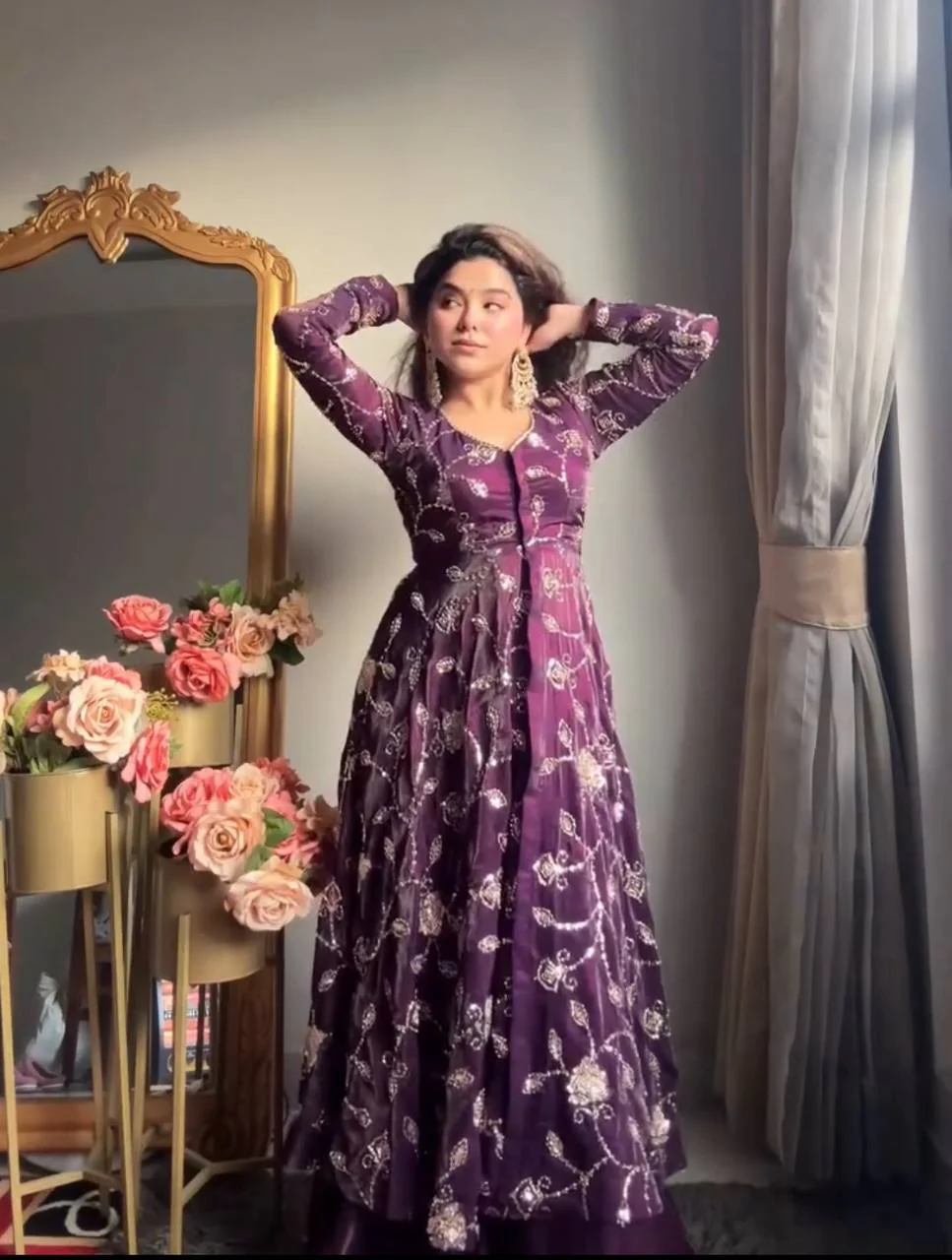 Glamour Unveiled: Drape Yourself in Luxury - Image 5