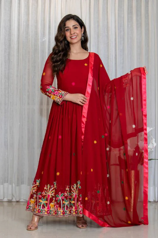 Graceful Red Dress with Stunning Details - Image 2
