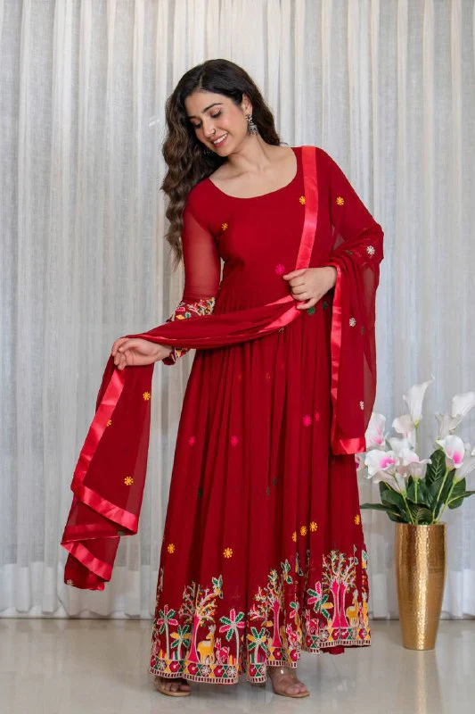 Graceful Red Dress with Stunning Details - Image 4