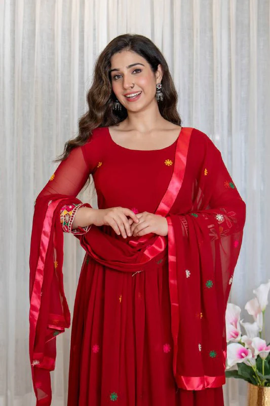 Graceful Red Dress with Stunning Details - Image 6