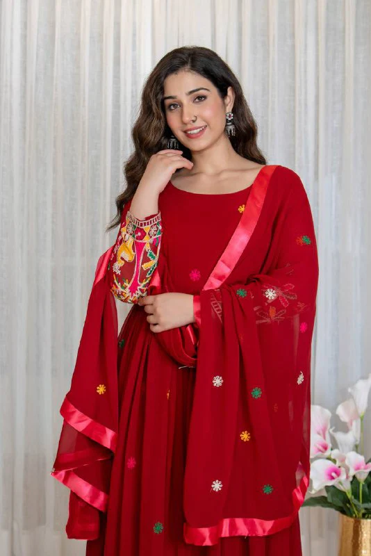 Graceful Red Dress with Stunning Details - Image 7