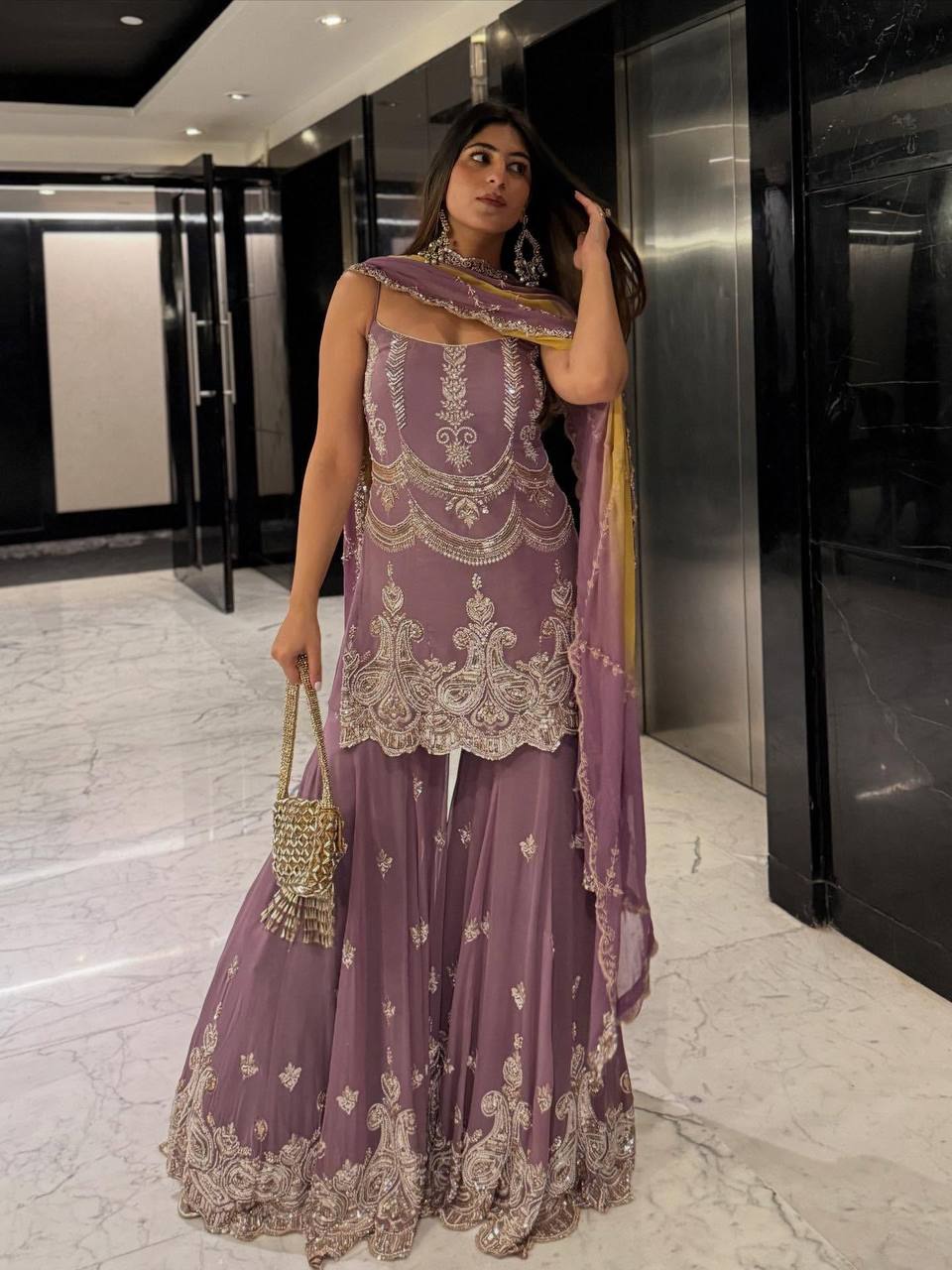Lavender Charm: Traditional Ethnic Ensemble - Image 6
