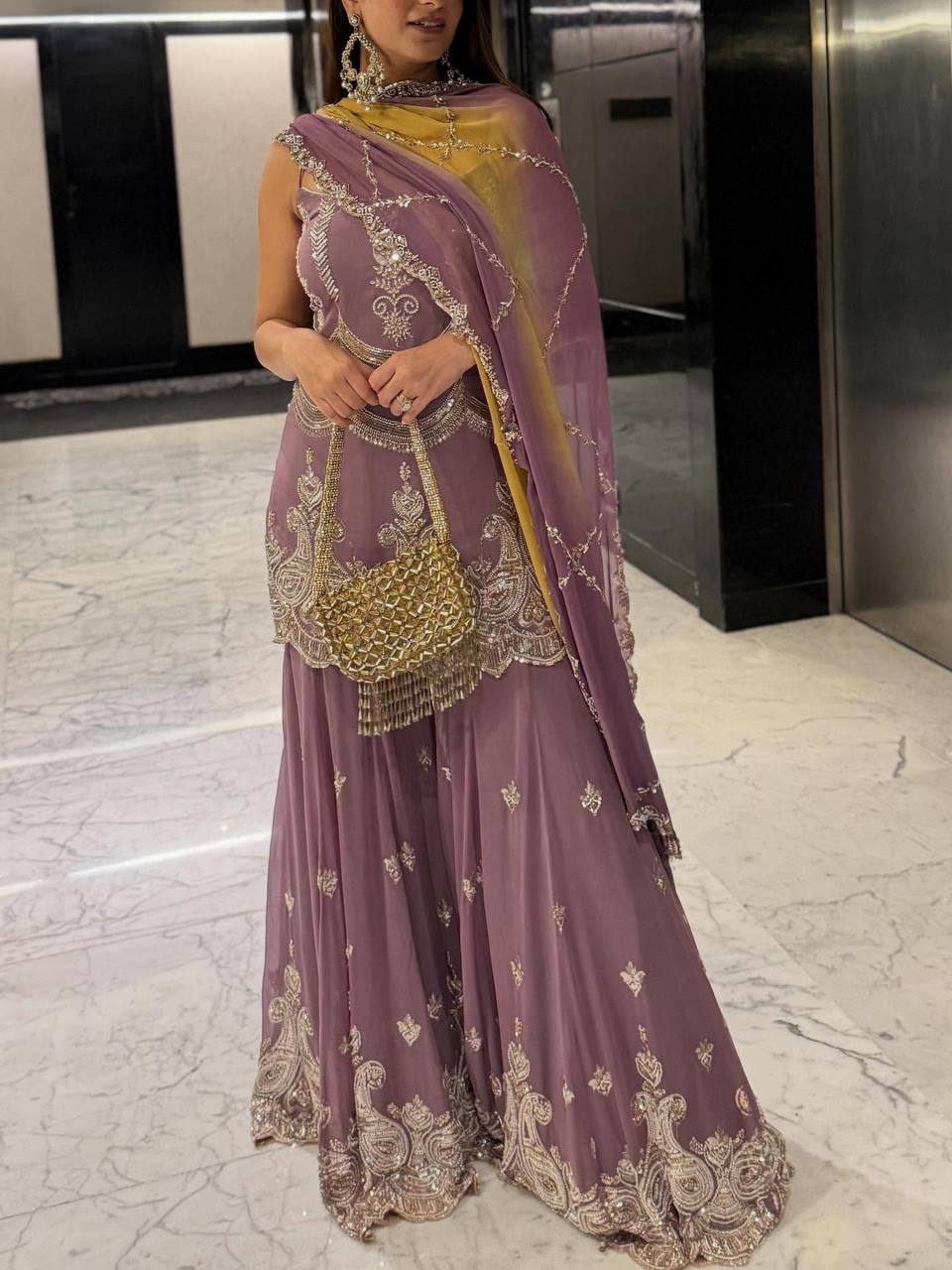 Lavender Charm: Traditional Ethnic Ensemble - Image 9