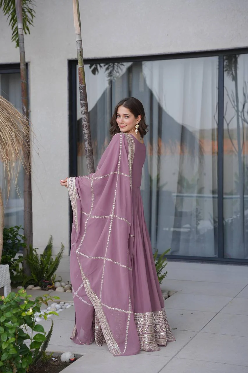 Majestic Attire for Elegant Gatherings - Image 12