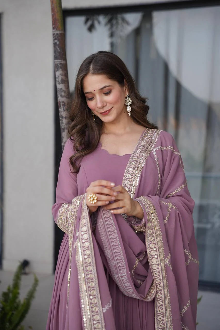 Majestic Attire for Elegant Gatherings - Image 13