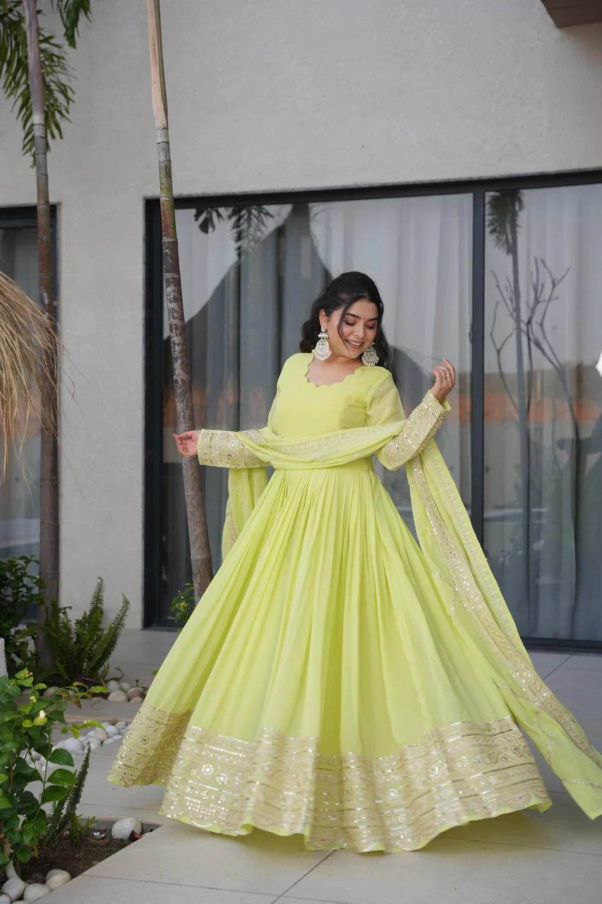 Majestic Attire for Elegant Gatherings - Image 2