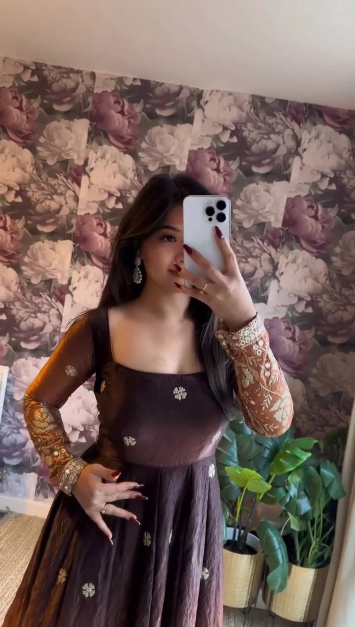 Radiant Attire for Special Occasions - Image 4