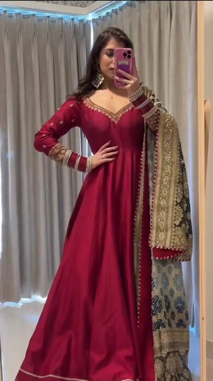 Regal Elegance: The Perfect Ethnic Ensemble