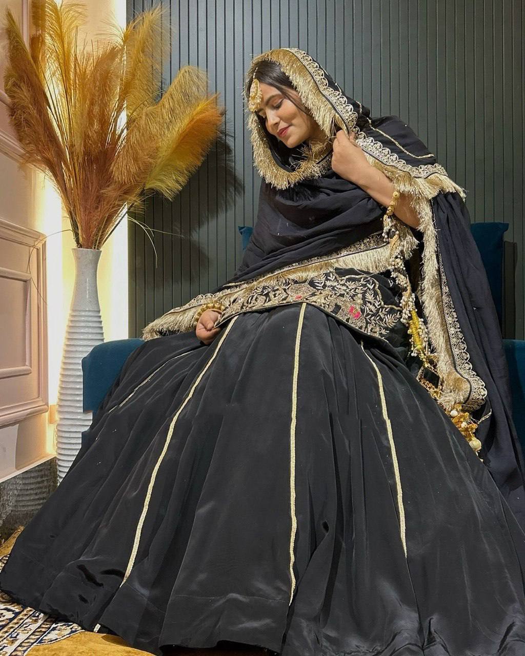 Regal Grace: The Art of Traditional Wear - Image 4