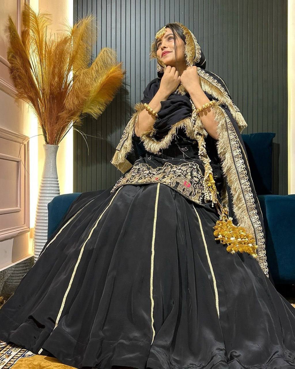 Regal Grace: The Art of Traditional Wear - Image 5