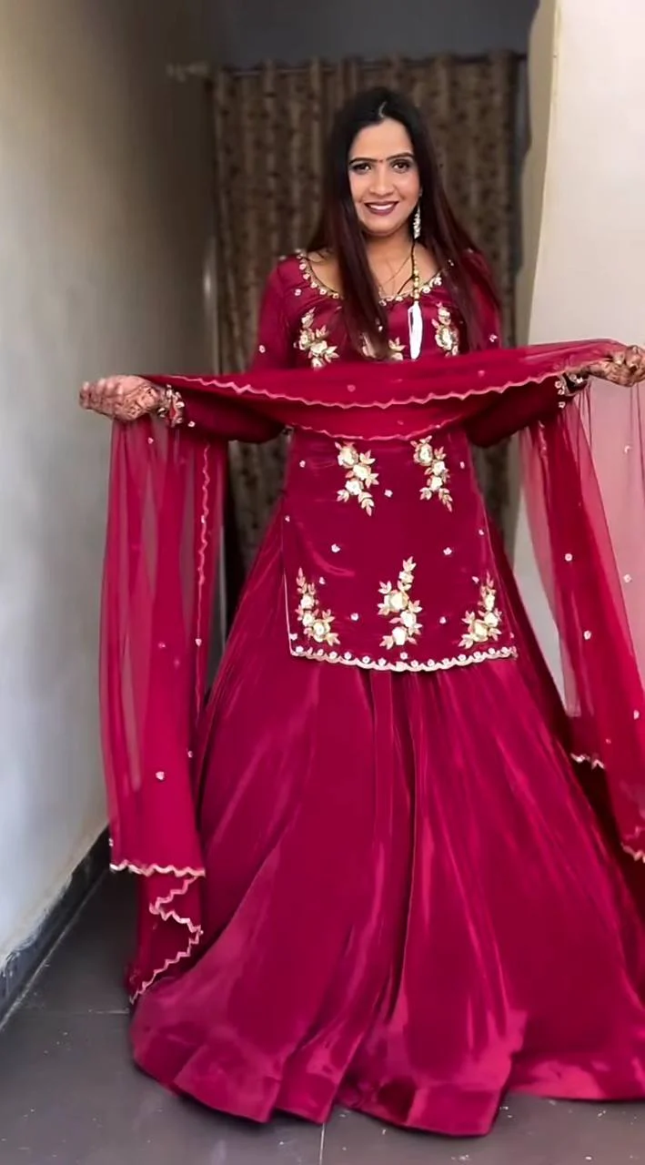 Timeless Beauty in Crimson - Image 2