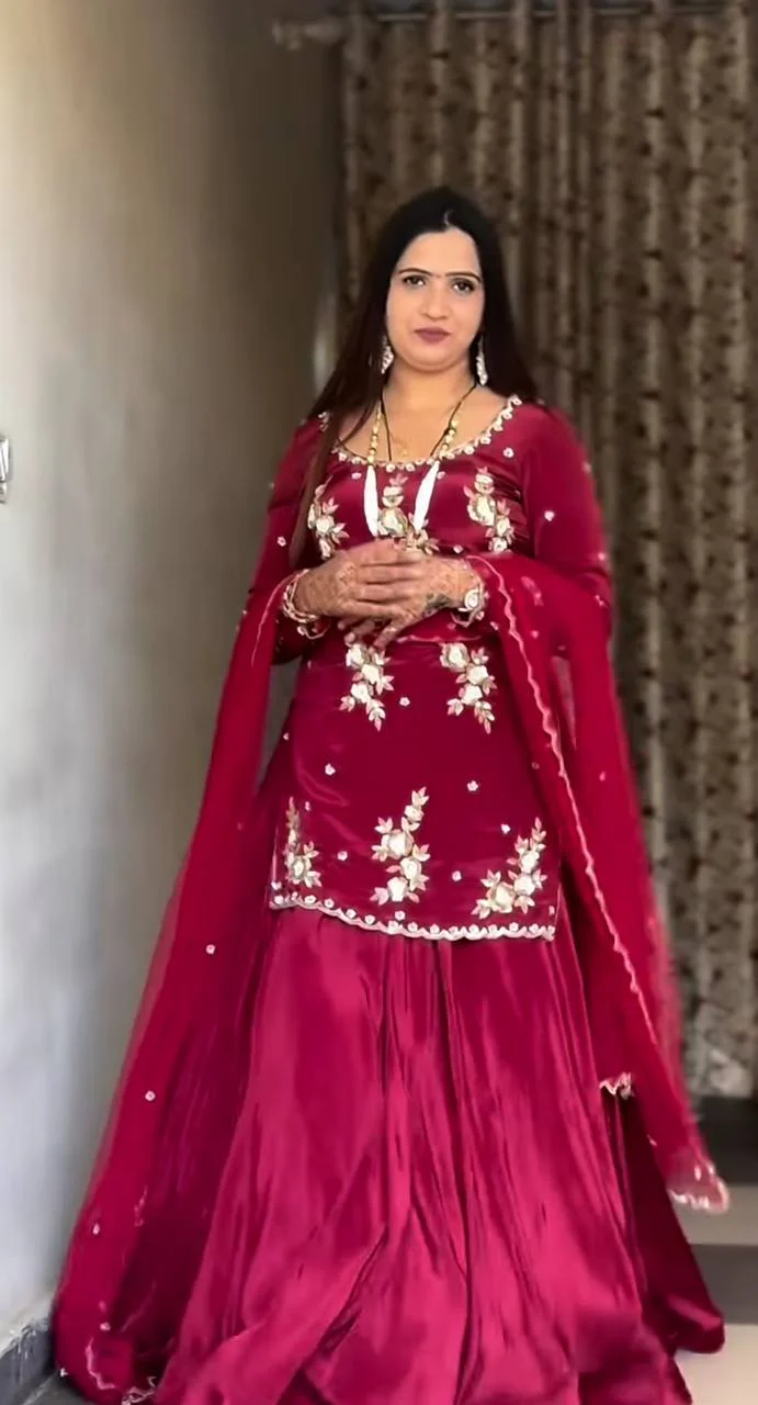 Timeless Beauty in Crimson - Image 3