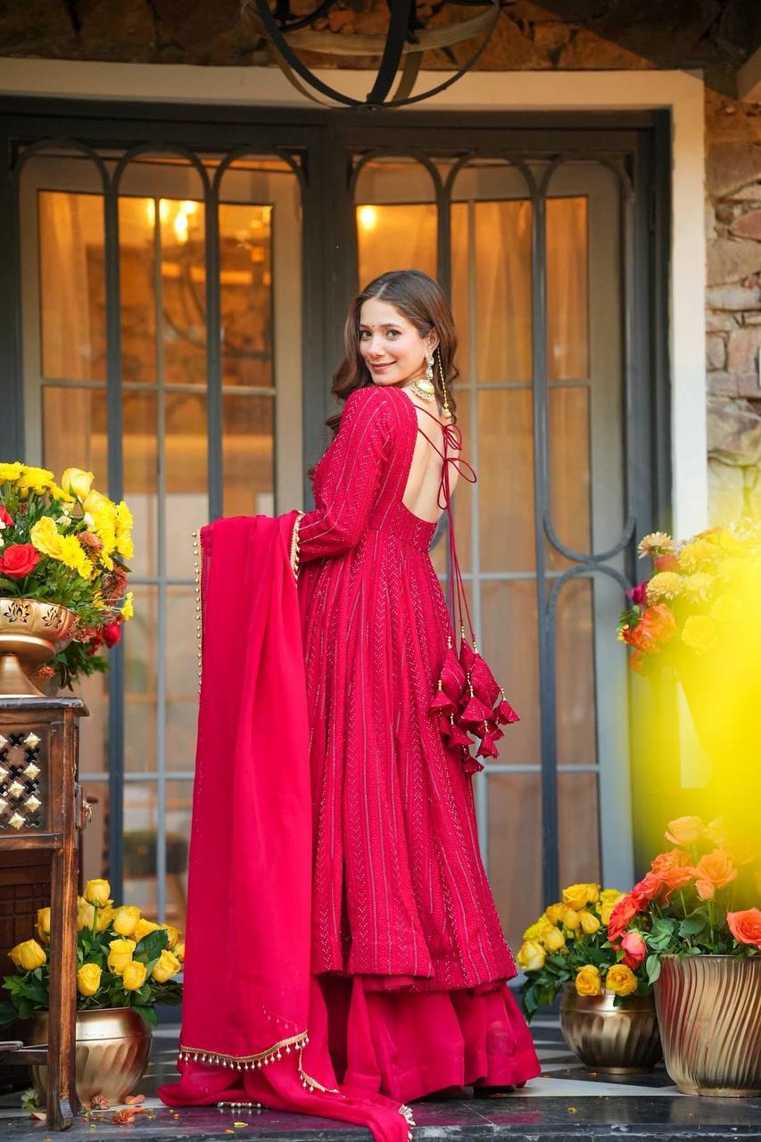 Timeless Grace: The Red Ensemble - Image 5