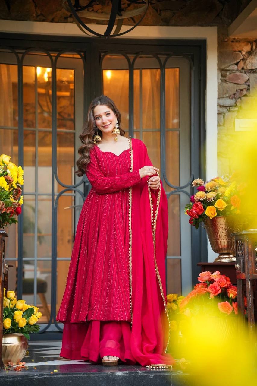 Timeless Grace: The Red Ensemble - Image 6
